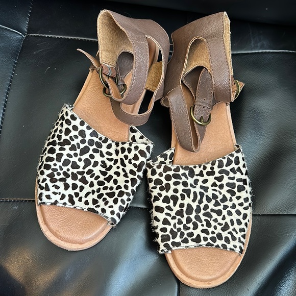 Real Leather and Suede Cheetah Sandals - Picture 2 of 11